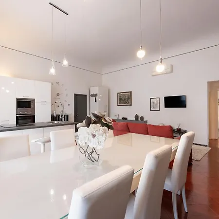 Daire Historic Suite A Few Steps From Duomo Floransa