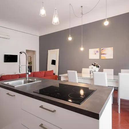 Daire Historic Suite A Few Steps From Duomo Floransa