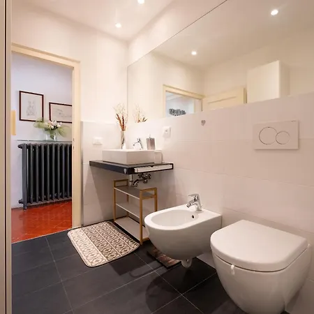 Daire Historic Suite A Few Steps From Duomo